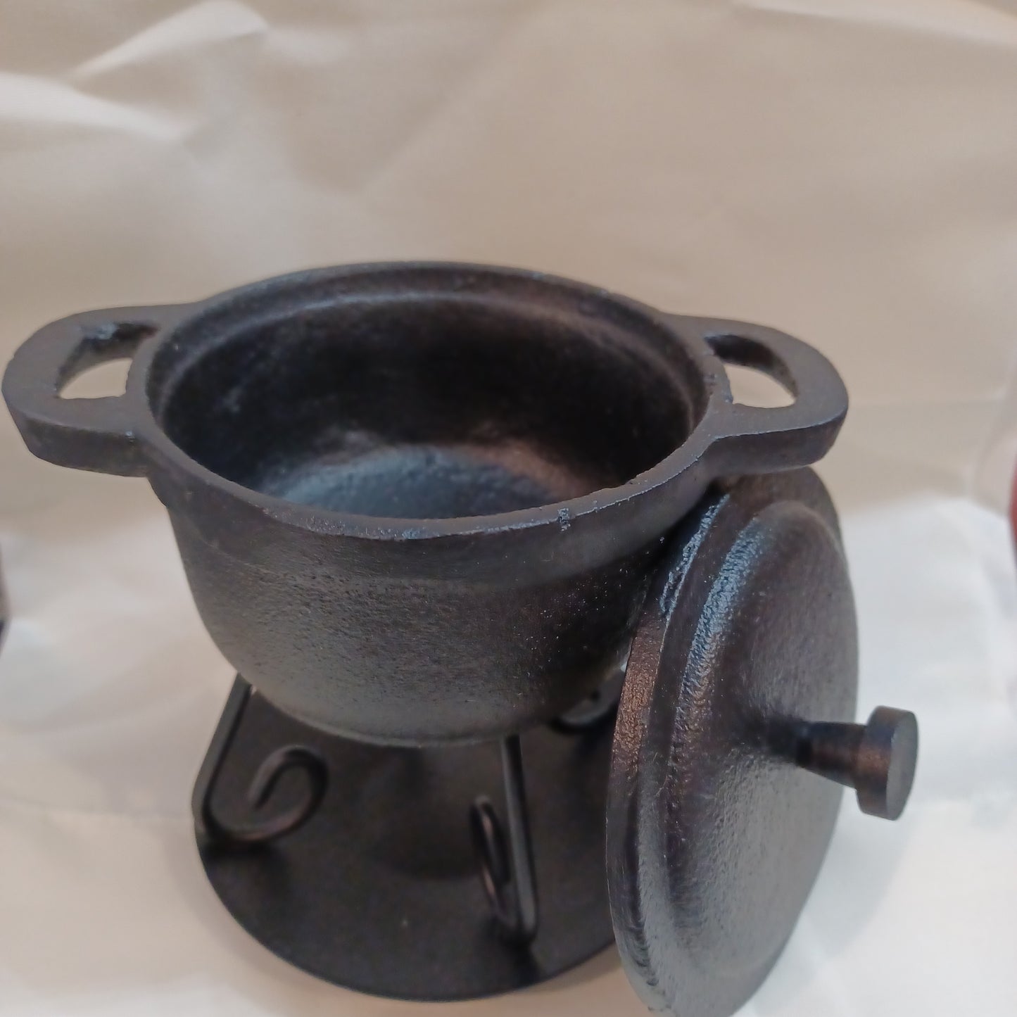 MELTER - CAST IRON CAULDRON